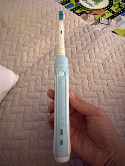 Зубная электрощетка Oralb Braun