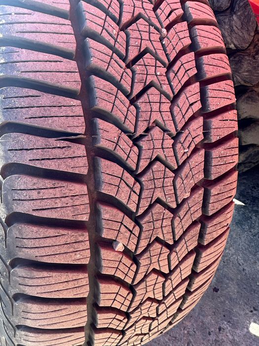 Гуми 225/50 R17 Debica Frigo зимни