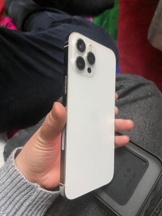 Продам 12 про макс