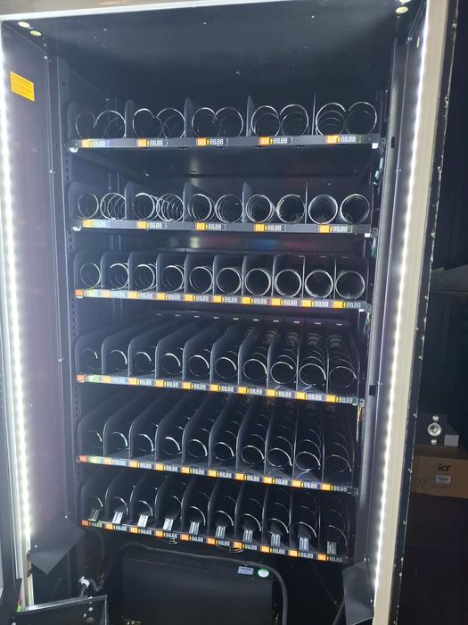 Вендинг машина снакс и напитки