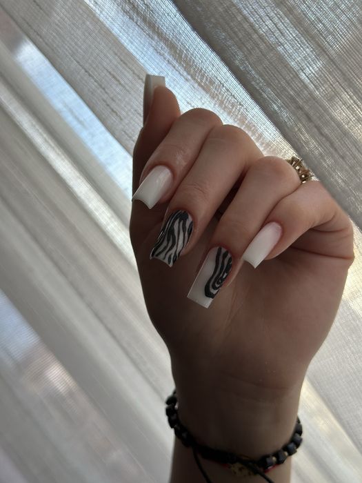 Aplic  unghii in gel