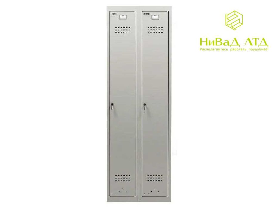 Металлический шкаф для одежды рабочих