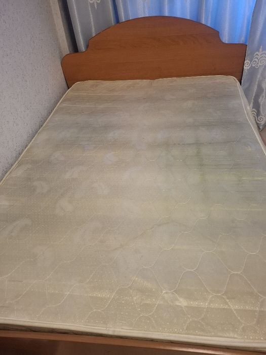 Продаю кровать с матрасом