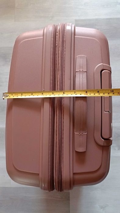 Среден пластмасов куфар - цвят пудра