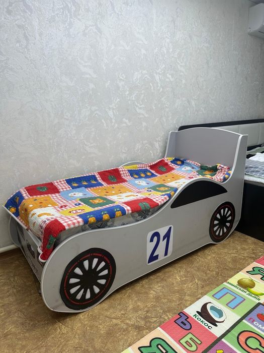 Продам кровать с матрасом