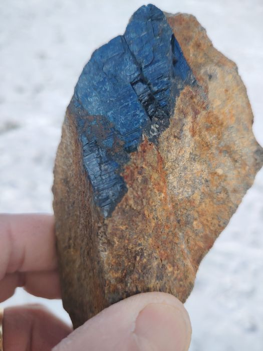 Flori de mina vivianit cu cuarț și pirită.