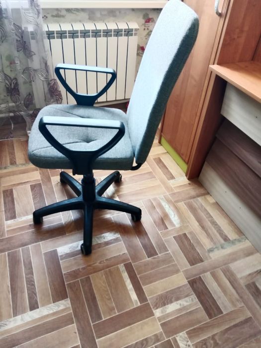 Продам стул офисный