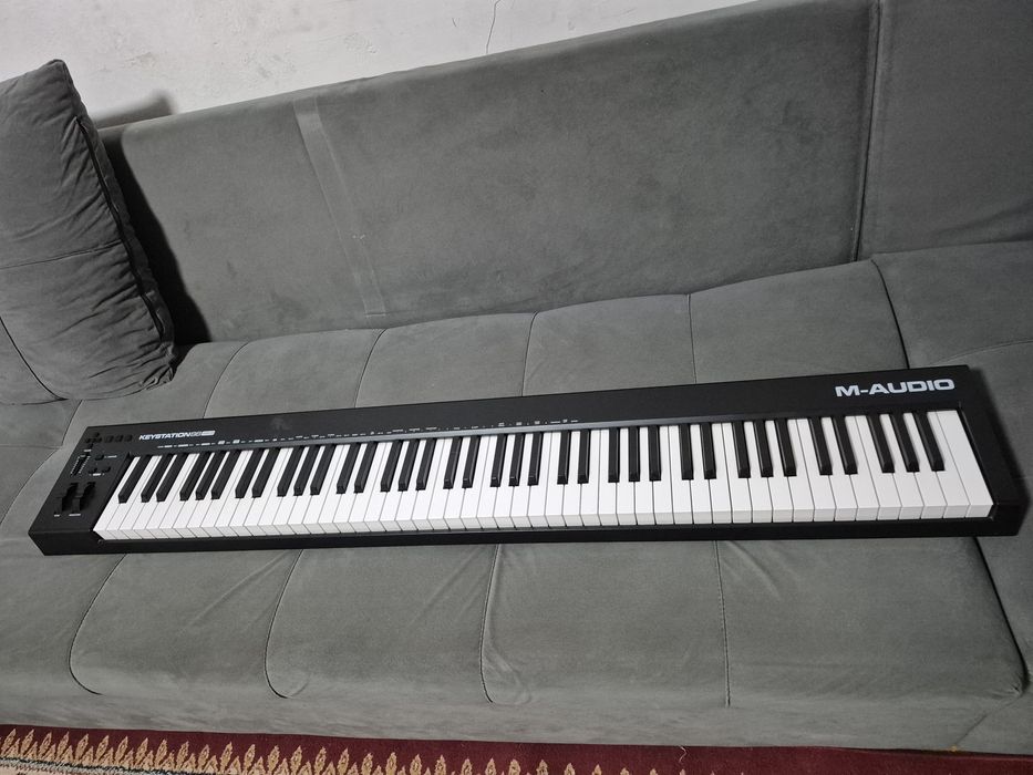 Миди клавиатура M-AUDİO