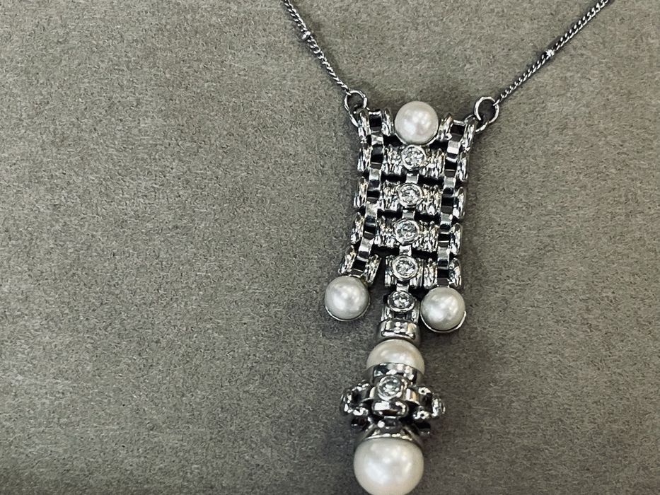 Колие бяло злато и перли 18 к