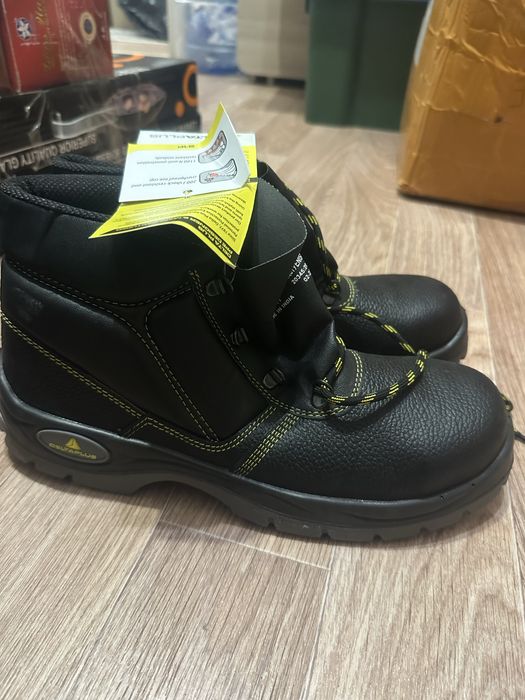 Продам спец обувь