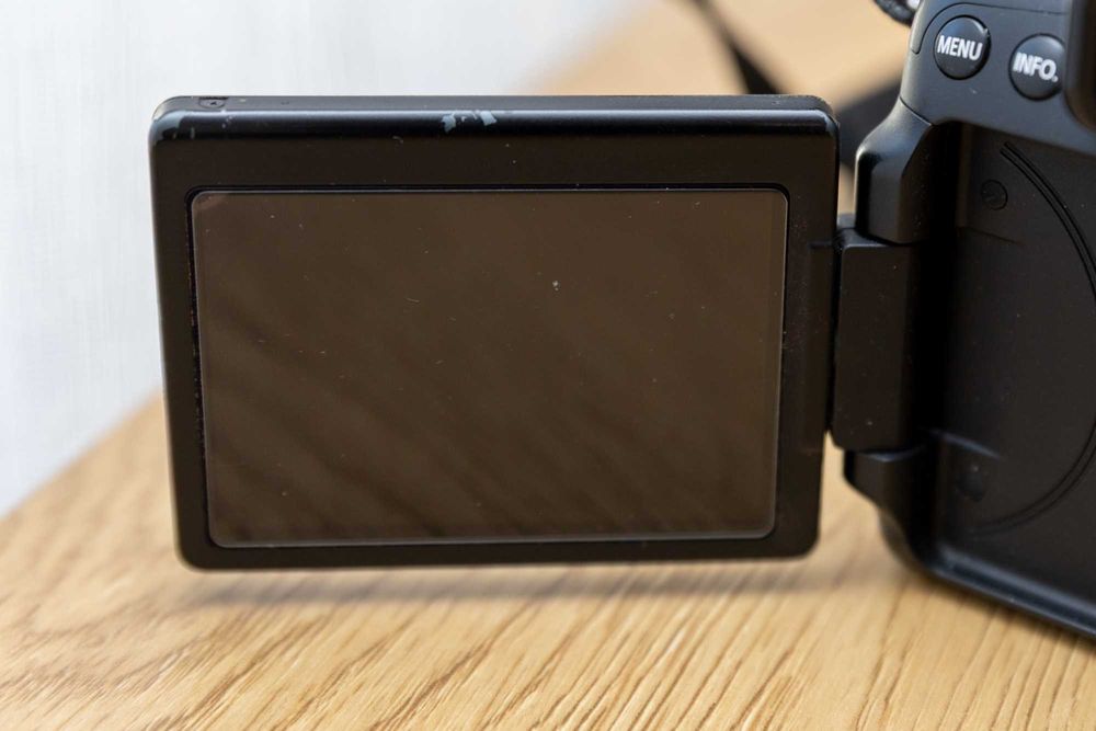 Canon EOS 70D, два обектива и светкавица