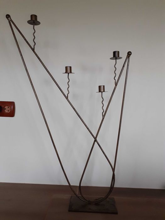 Масивен висок железен свещник - идеален за механа