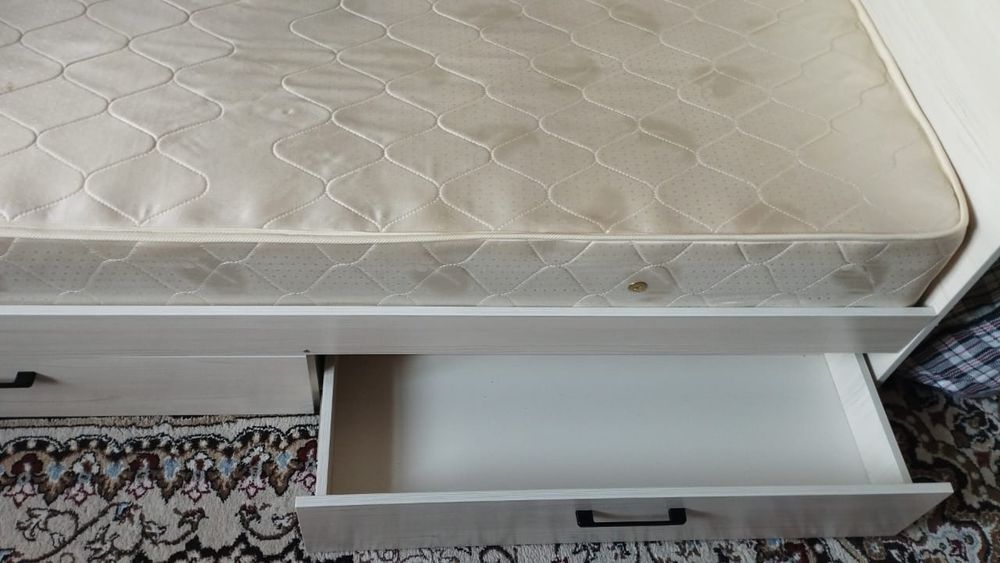 Бір адамдық  кроват сатылады.Срочна