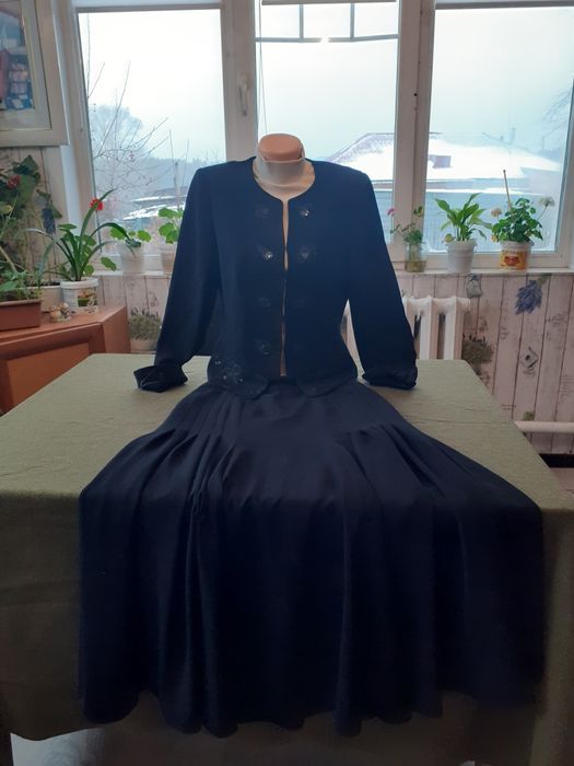 Продам женскую одежду,жакеты.