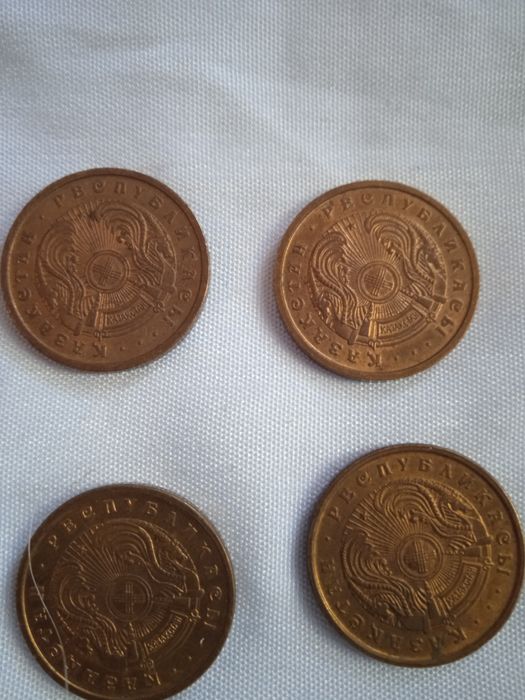 Монеты - тиыны .