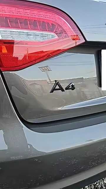 Emblema Sigla Negru Lucios AUDI Portbagaj A3 A4 A5 A6 A7 Q3 Q5 Q7 Q8