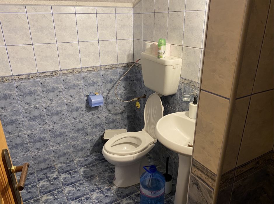 Къща на четири нива с изграден басейн област София