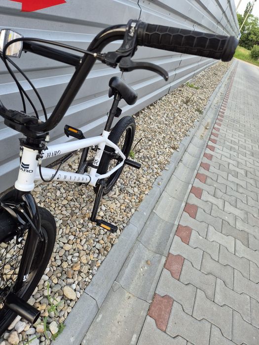 Vând bicicleta în stare foarte bună bicicle bmx