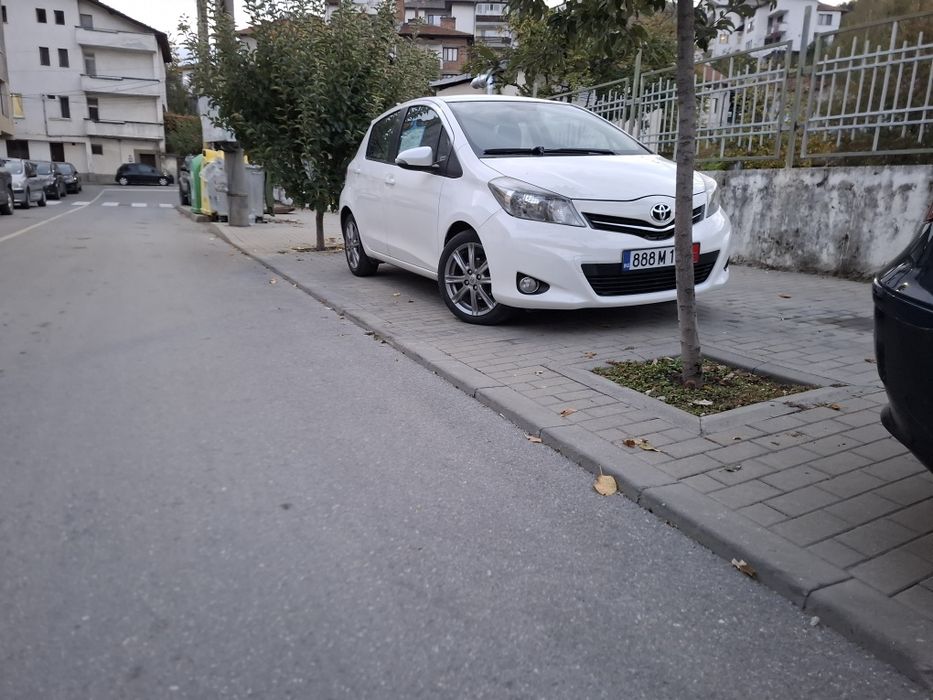 Тойота Ярис Toyota Yaris