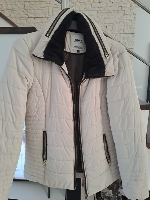 Geaca dama,mărimea 42.