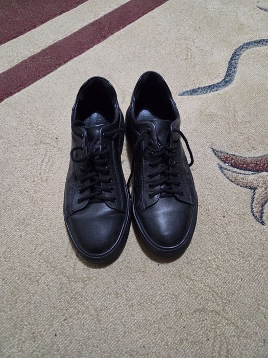 Vand pantofi piele !
