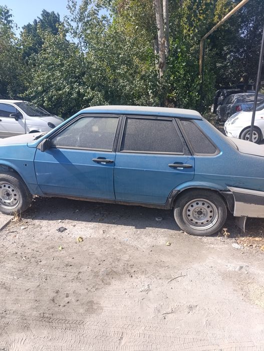 Vaz 21099 Lada sotiladi
