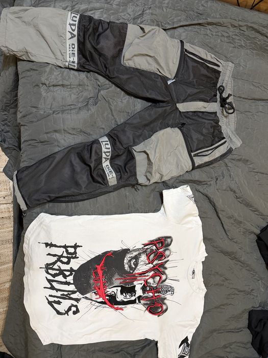 Продавам дрехи на луда