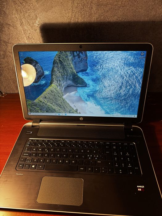 HP Pavilion 17” AMD A8-6410 / 10GB RAM / SSD 512GB / Radeon R5 / Beats Audio / Windows 10
