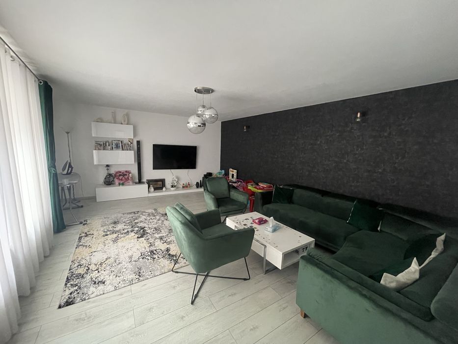 Vând Casă / S+P+1E și Mansarda / Zona (OMW Crisan) Slatina