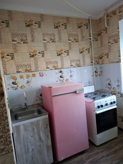 Чирчик ш. 3 м/н 1²х/1/4 (2х килинган гилам бор)