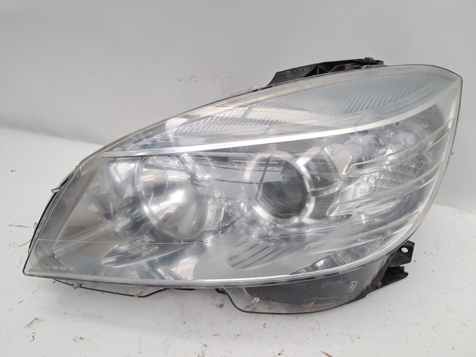 Фар Mercedes W204 C Cklass