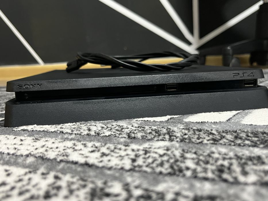 Vand ps 4 slim ca nou
