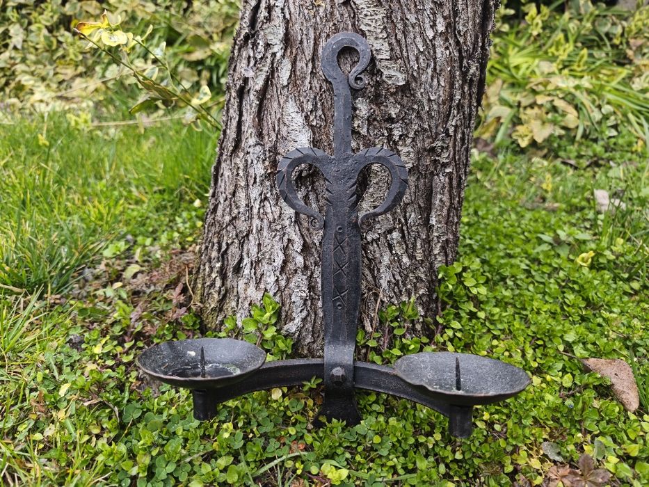 Ръчно кован меден свещник