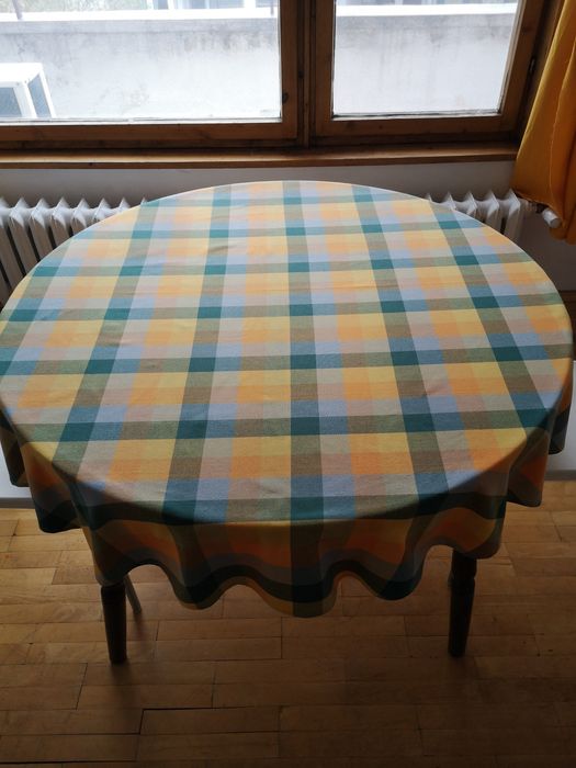 Покривка за кръгла маса