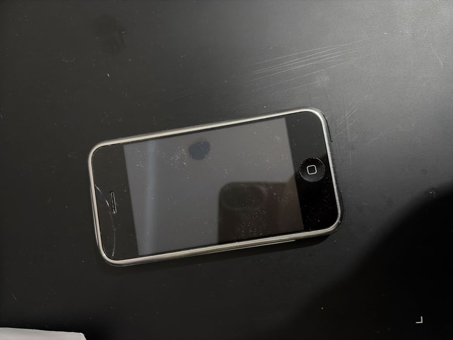 Первый iphone 2G