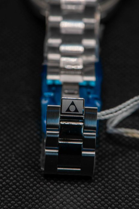 Швейцарски дамски часовник с диаманти - Alpina Comtesse