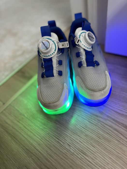 Ролик кроссовка за 25000 тенге