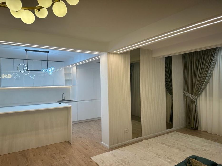 Vand apartament Zamca (casa de pensii )