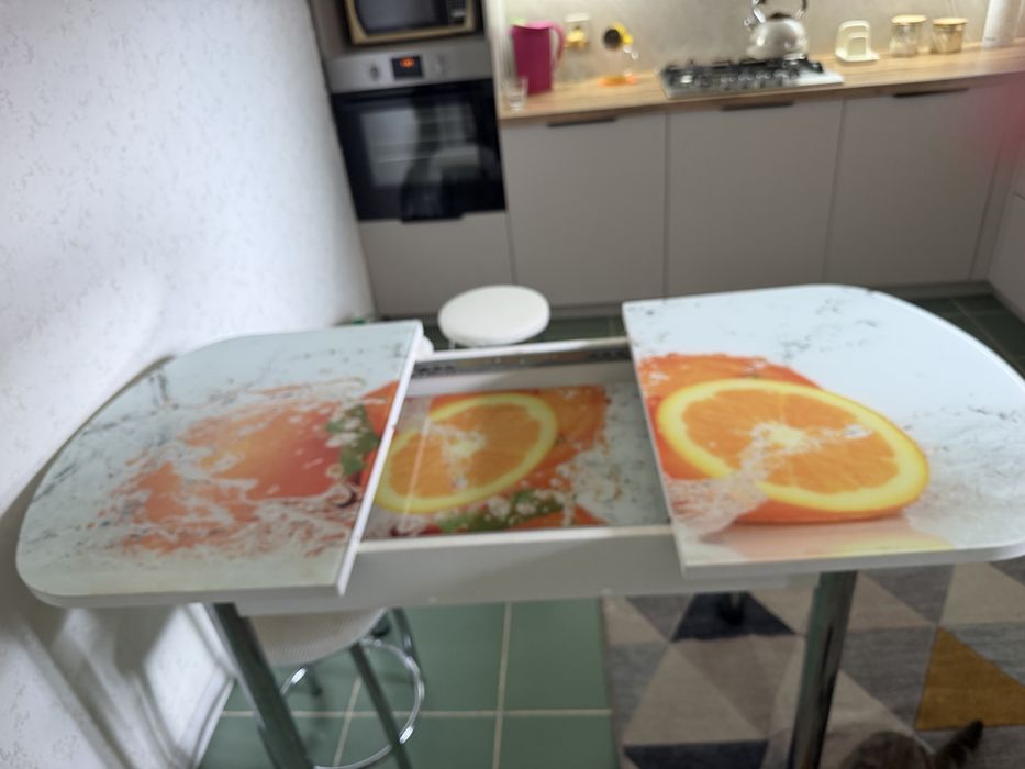 Продам кухонный стеклянный стол
