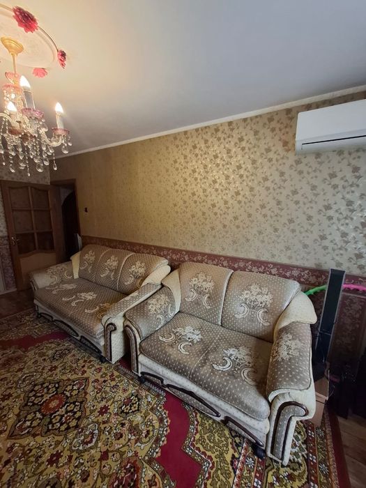 Продаем два дивана
