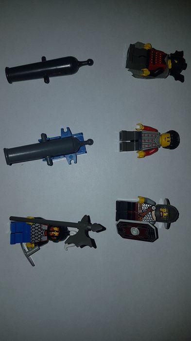 Figurine Lego Nexo Knights si Night Lord Castle