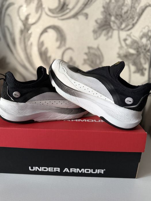 Кроссовки женские