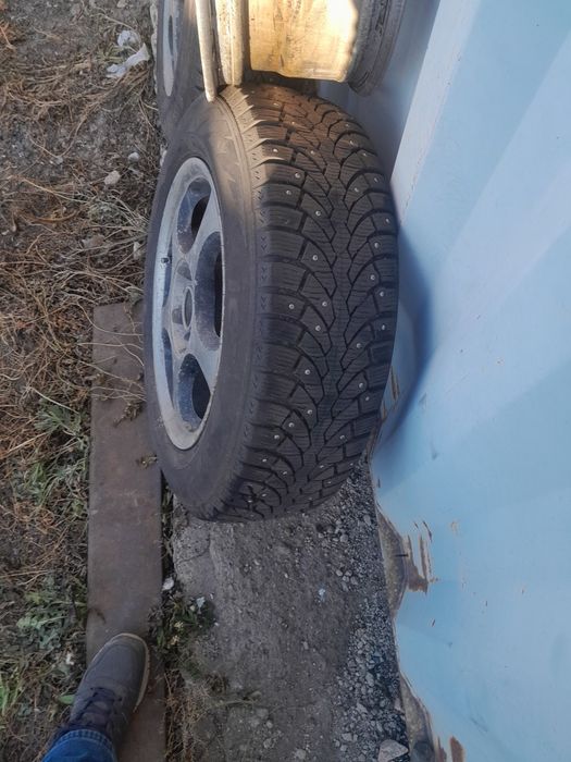 Продам диски с зимней резиной