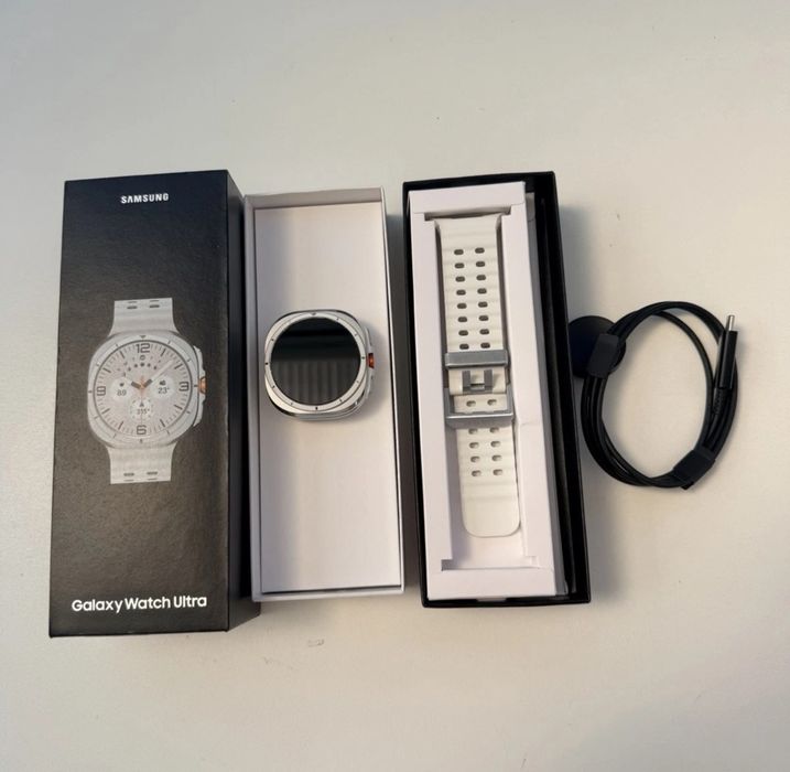 Продавам Samsung Galaxy Watch Ultra 2025, LTE, 64 GB, White