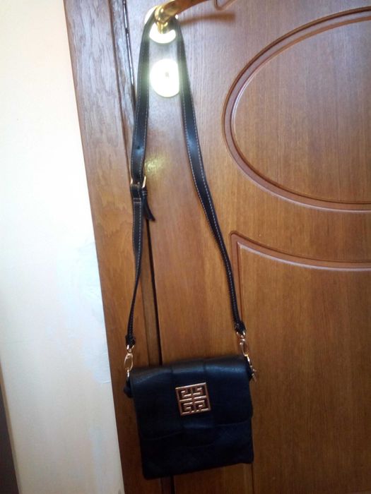 Продавам различни чанти