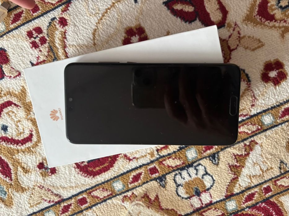 Продам Huawei p20 4/128gb