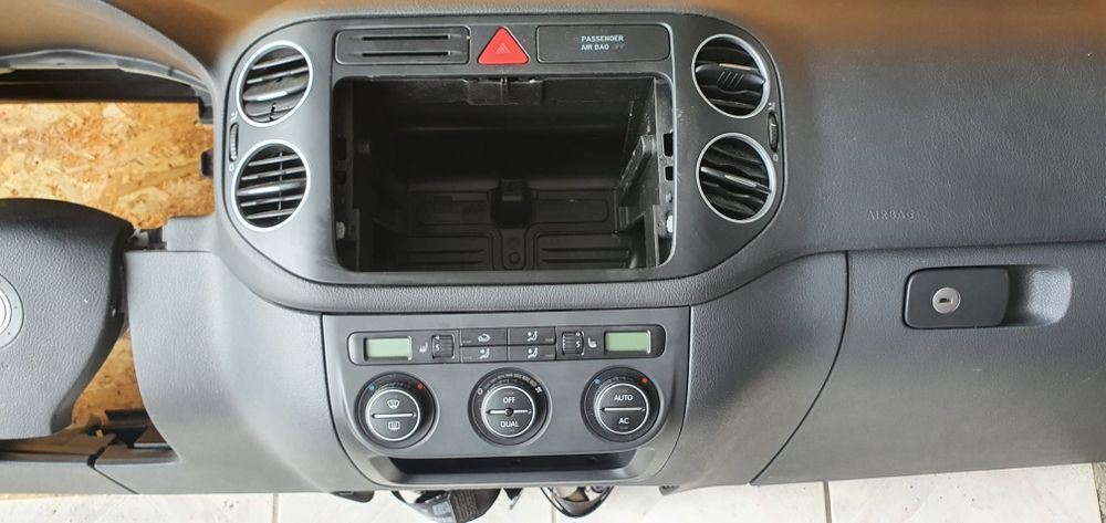 Kit planșă bord Golf 5 Plus / Tiguan cu airbag și centuri 1K0880201CB