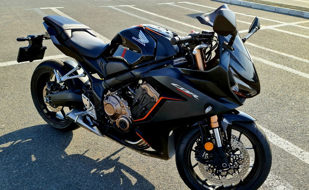 Vand Honda CBR 650R 2023 ca noua  2.600km