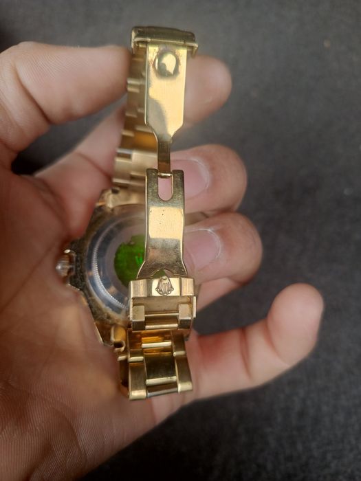 Brenddagi Rolex arginal qoʻl soati holati oʻta goʻzal holatda