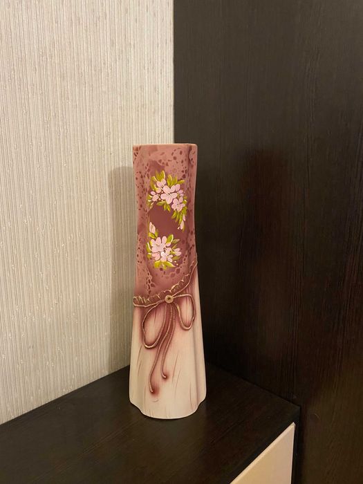 Две керамические вазы